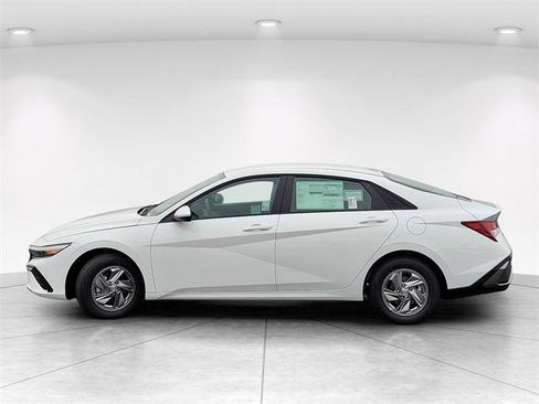 New 2026 Hyundai Elantra SE image 7