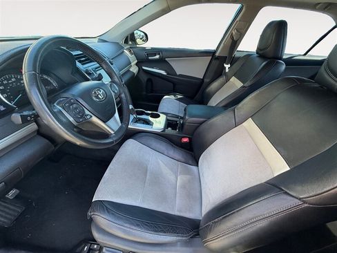 Used 2012 Toyota Camry SE w/ Leather Pkg FWD image 10