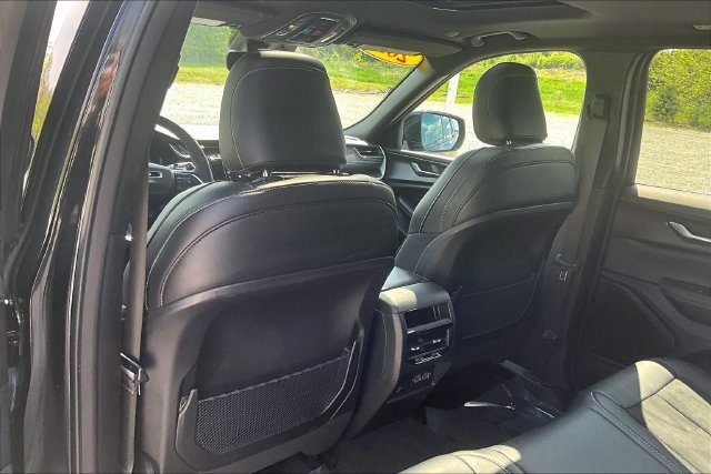 Used 2024 Jeep Grand Cherokee Altitude AWD/4WD image 36