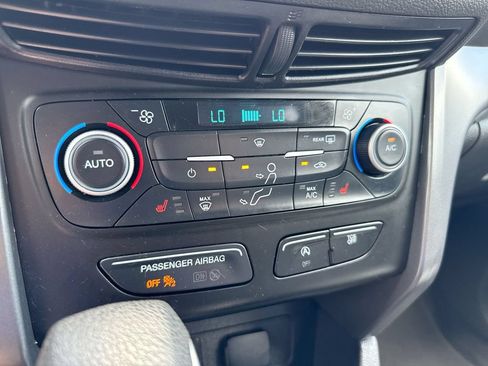 Used 2019 Ford Escape SE FWD image 16
