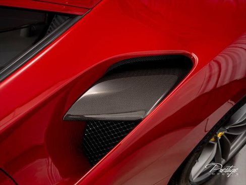 Used 2018 Ferrari 488 GTB RWD image 8