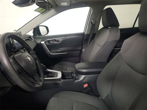 Used 2022 Toyota RAV4 XLE image 21