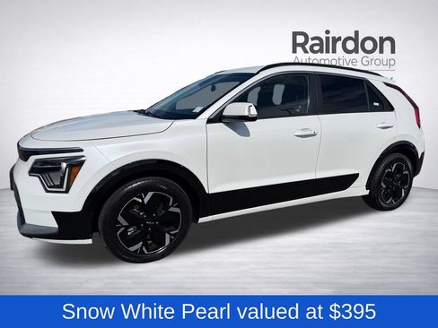 Certified 2023 Kia Niro Wind w/ Wind Preserve Package FWD image 3