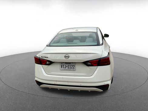 Used 2025 Nissan Altima 2.5 SV image 15