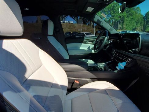 Used 2026 Chevrolet Traverse High Country FWD image 4