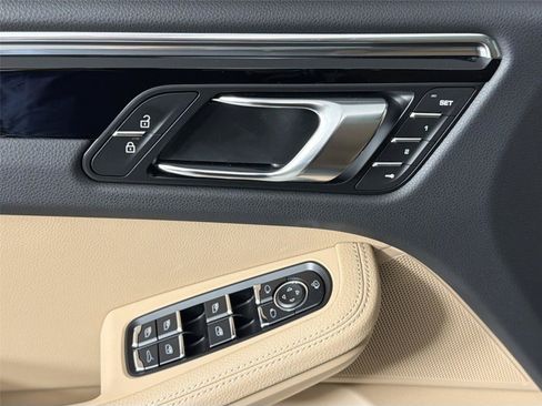 Certified 2026 Porsche Macan AWD/4WD image 31