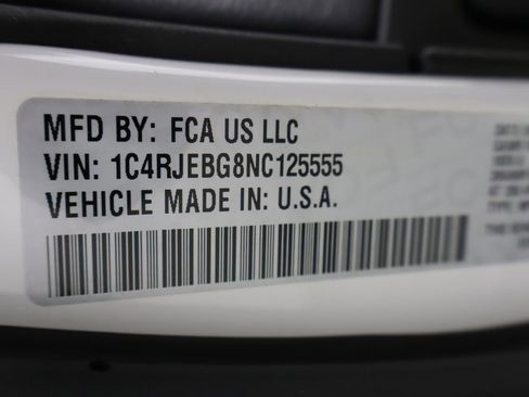 Used 2022 Jeep Grand Cherokee Limited image 39