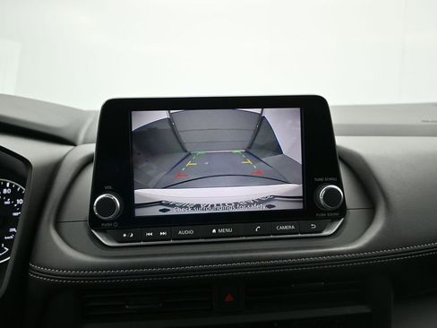 Used 2024 Nissan Rogue S FWD image 16