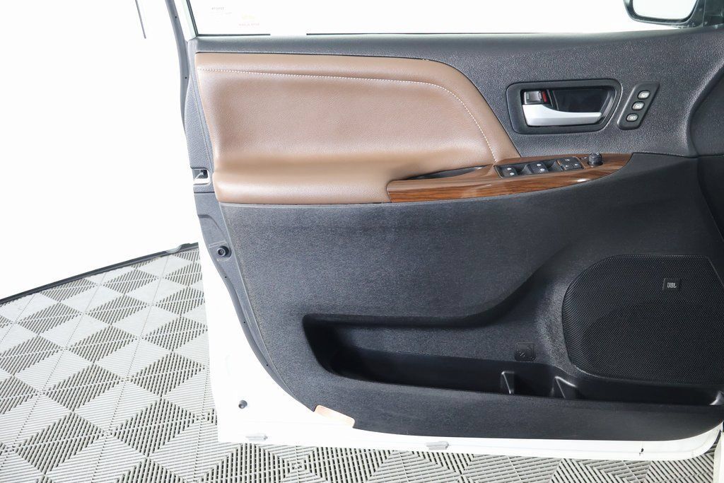 Used 2019 Toyota Sienna Limited AWD/4WD image 13