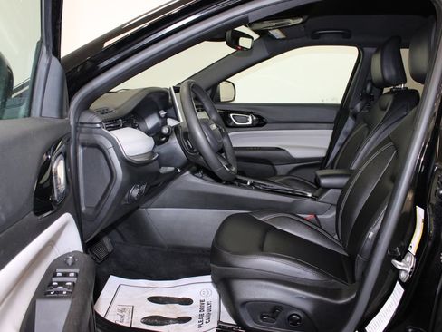 Used 2025 Jeep Compass Limited AWD/4WD image 3