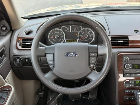 Used 2008 Ford Taurus SEL FWD image 25