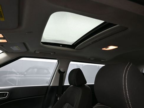Certified 2023 Hyundai Venue SEL FWD image 11