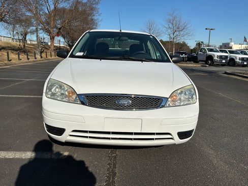 Used 2005 Ford Focus ZX4 Sedan image 2