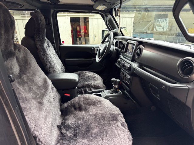 Used 2023 Jeep Gladiator Sport AWD/4WD image 9