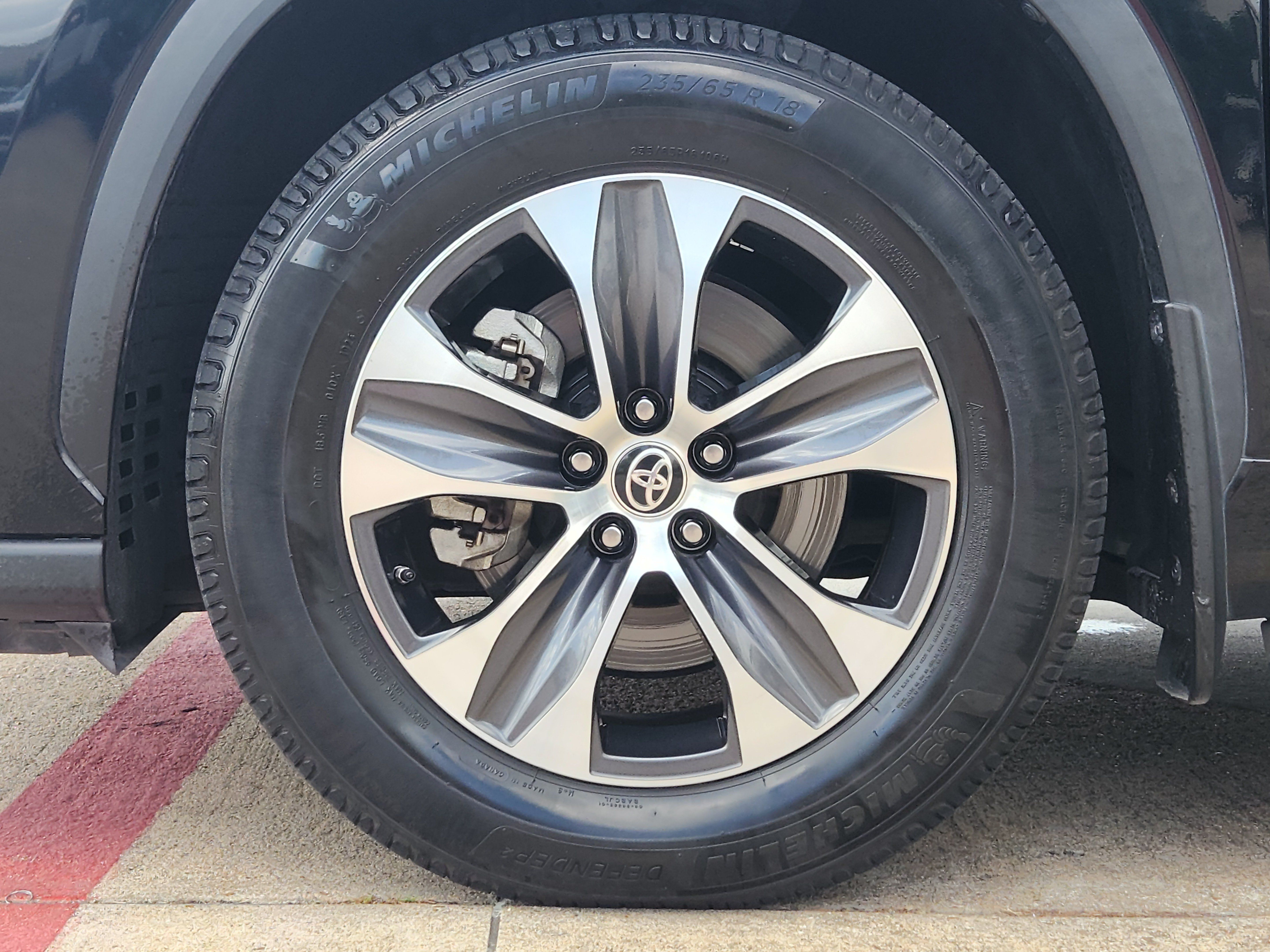 Used 2022 Toyota Highlander XLE FWD image 7