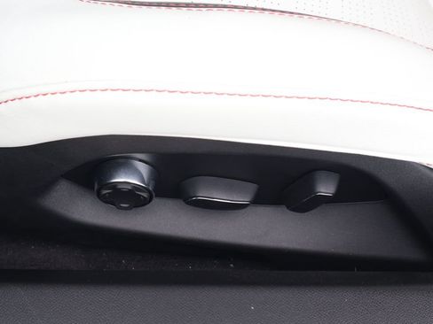 Used 2023 Chevrolet Corvette Stingray Premium Conv w/ Z51 Performance Package image 13