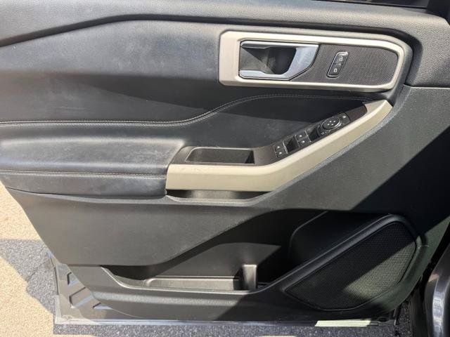 Used 2021 Ford Explorer XLT w/ Equipment Group 202A AWD/4WD image 15