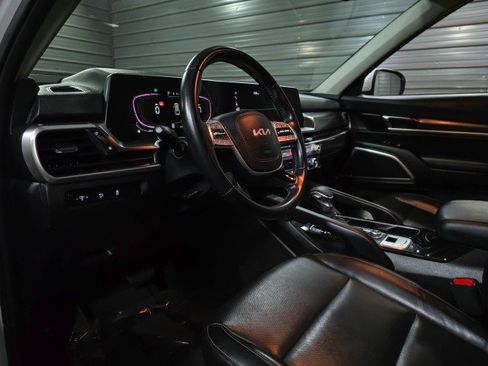 Used 2023 Kia Telluride LX image 10