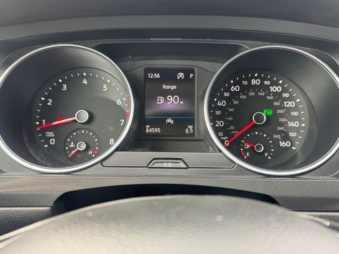 Used 2020 Volkswagen Tiguan SE w/ Panoramic Sunroof Package image 10