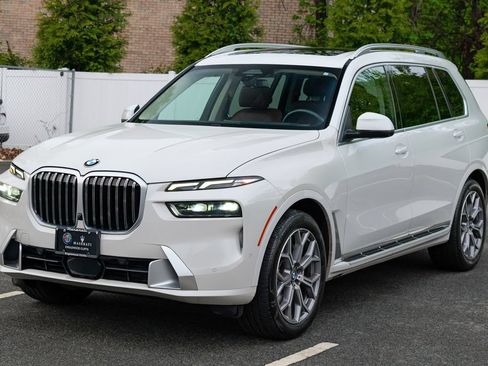 Used 2023 BMW X7 xDrive40i w/ Premium Package AWD/4WD image 3