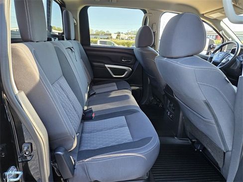 Used 2022 Nissan Titan SV w/ SV Convenience Package image 16