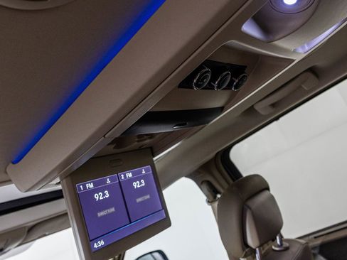 Used 2016 Chrysler Town & Country Touring-L w/ Driver Convenience Group image 40