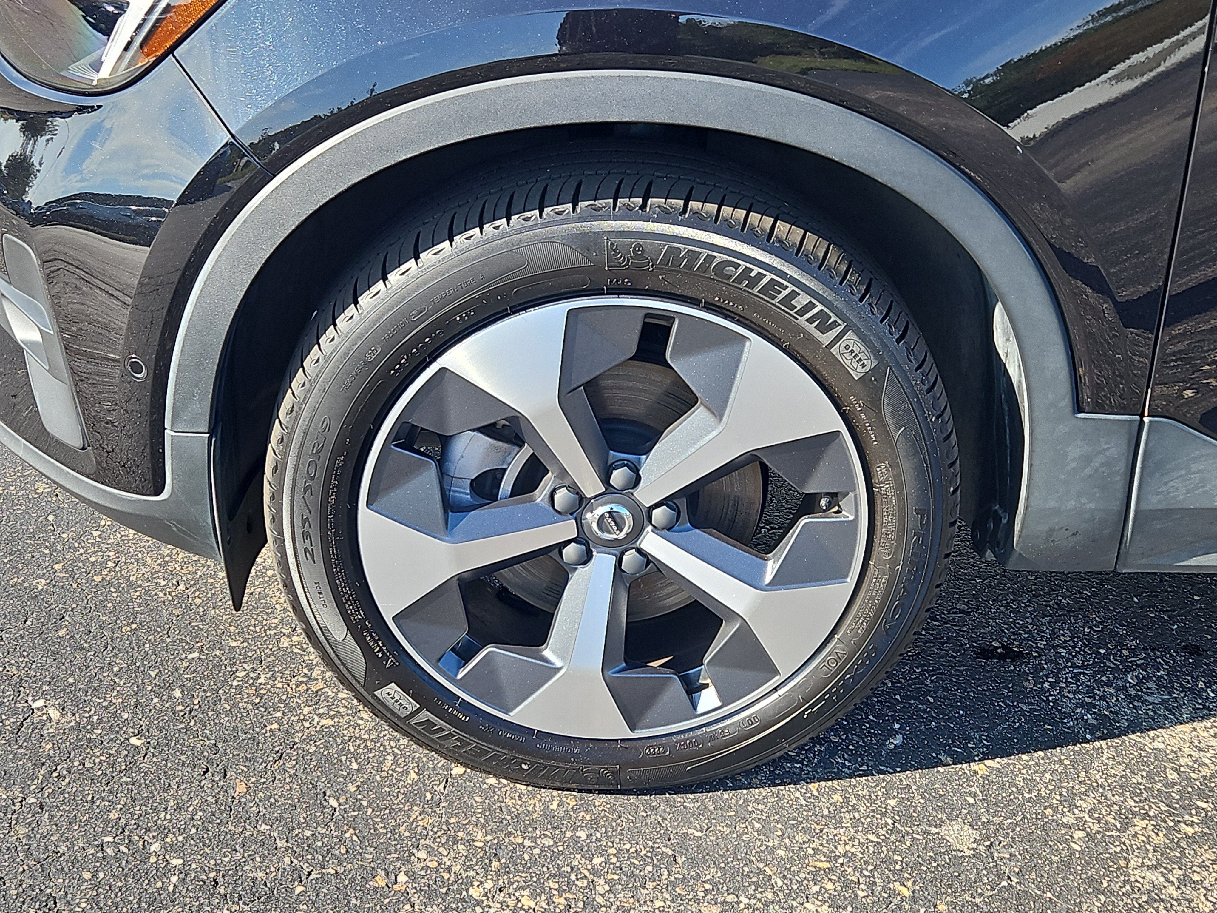 Used 2025 Volvo XC40 B5 Plus AWD/4WD image 27