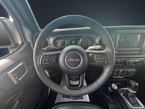 Used 2023 Jeep Gladiator Sport AWD/4WD image 12