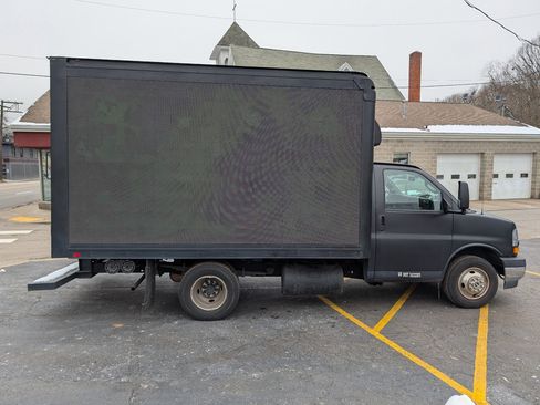 Used 2019 Chevrolet Express 3500 w/ Power Convenience Package image 7