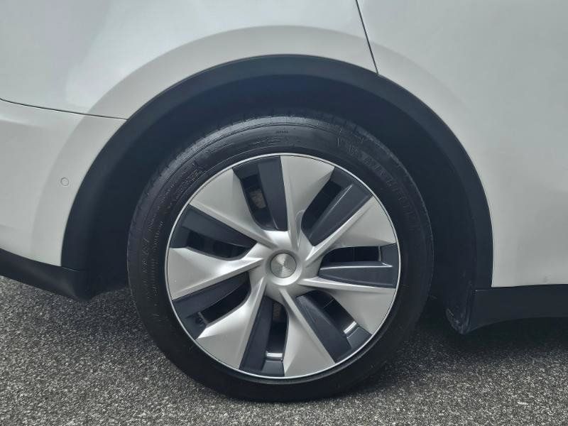 Used 2021 Tesla Model Y Long Range AWD/4WD image 16
