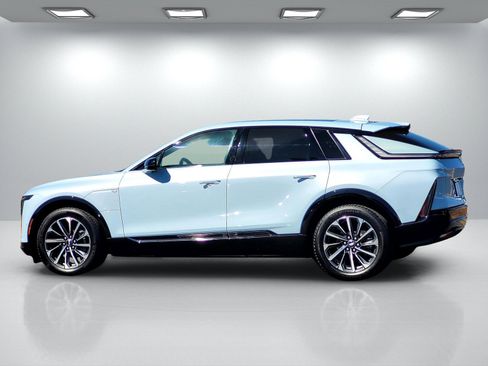 Certified 2025 Cadillac Lyriq Sport AWD/4WD image 7