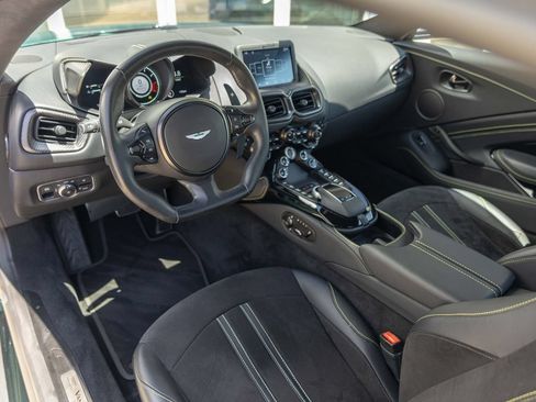 Used 2023 Aston Martin V8 Vantage Coupe RWD image 21
