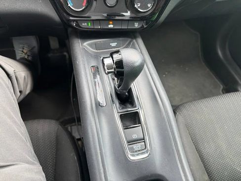 Used 2018 Honda HR-V LX image 14
