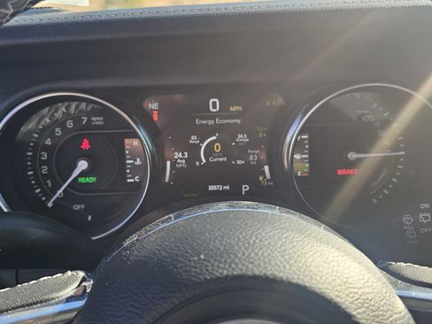 Used 2023 Jeep Wrangler Unlimited Sahara AWD/4WD image 10