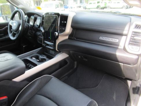 Used 2024 RAM 2500 Laramie image 12
