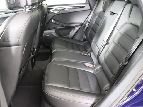 Certified 2025 Porsche Macan image 17