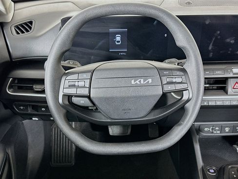 Used 2025 Kia K4 LXS image 18