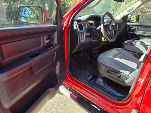 Used 2014 RAM 1500 ST RWD image 19