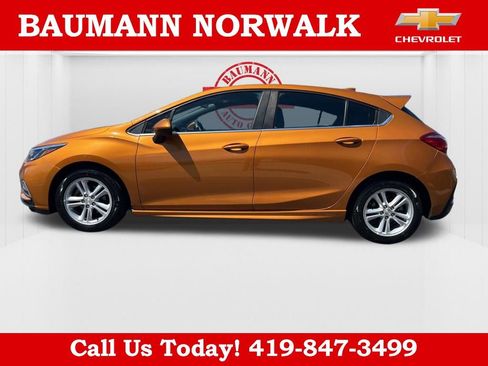 Used 2017 Chevrolet Cruze LT FWD image 4