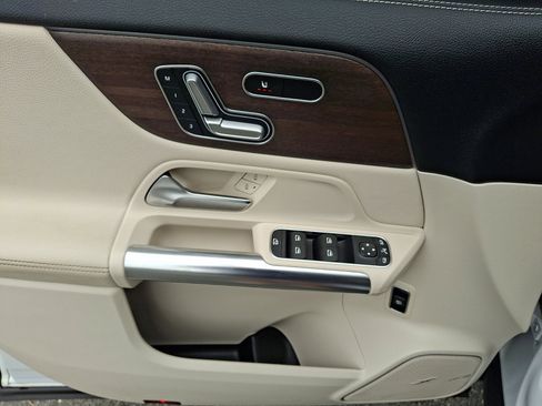 Used 2021 Mercedes-Benz GLA 250 4MATIC image 21