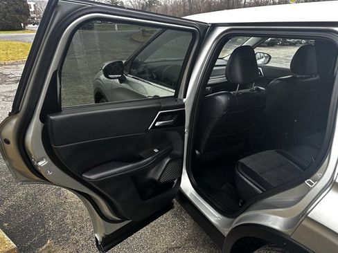 Used 2024 Mitsubishi Outlander SE Black Edition image 15