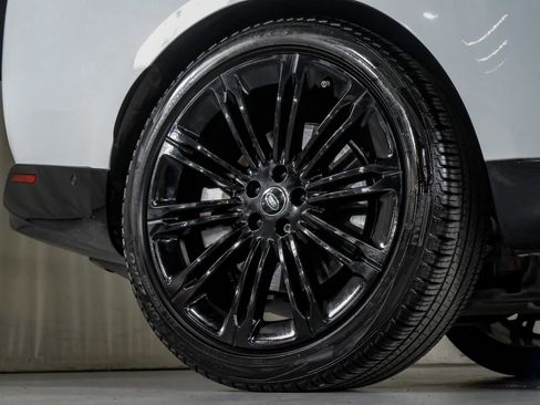 Used 2024 Land Rover Range Rover SE image 46