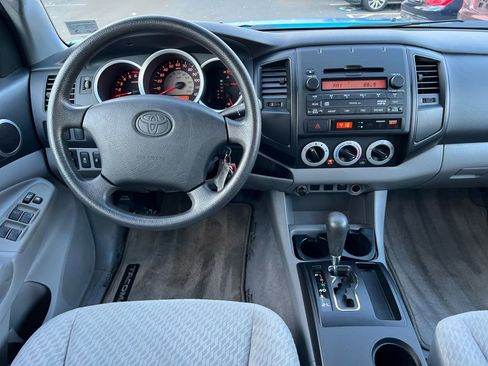 Used 2010 Toyota Tacoma PreRunner image 27