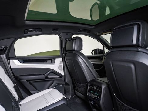 Certified 2026 Porsche Cayenne Coupe AWD/4WD image 16