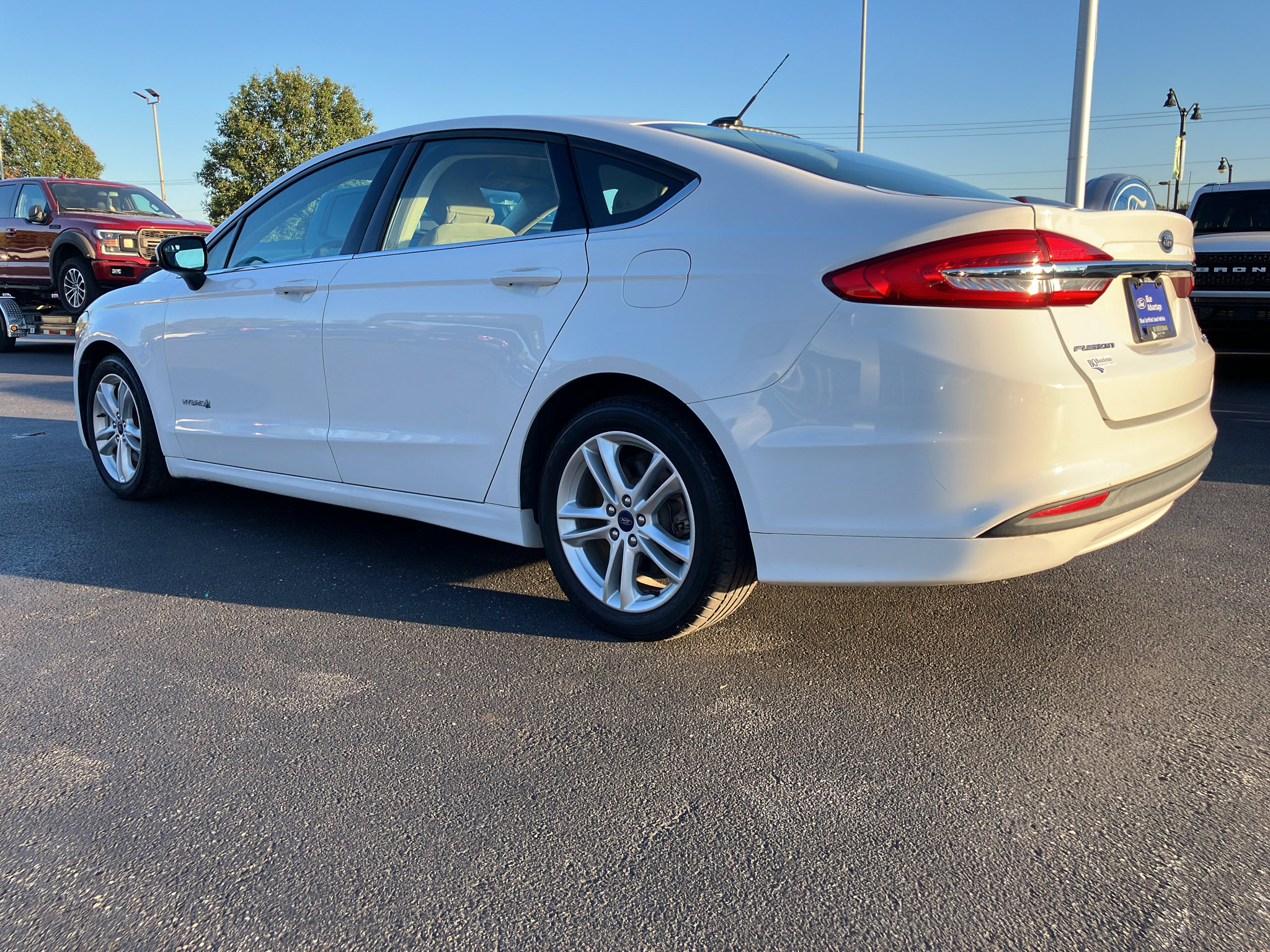 Used 2018 Ford Fusion SE FWD image 4