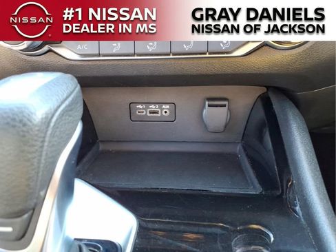 Used 2024 Nissan Altima 2.5 SV FWD image 18