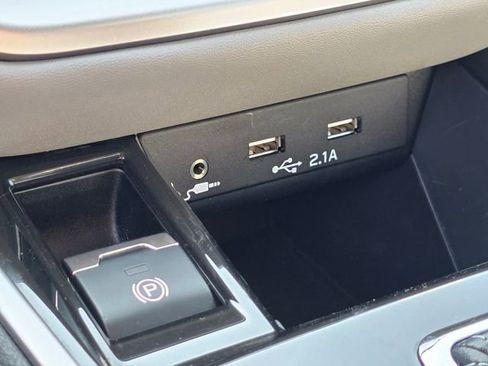 Certified 2022 Subaru Outback Premium image 32