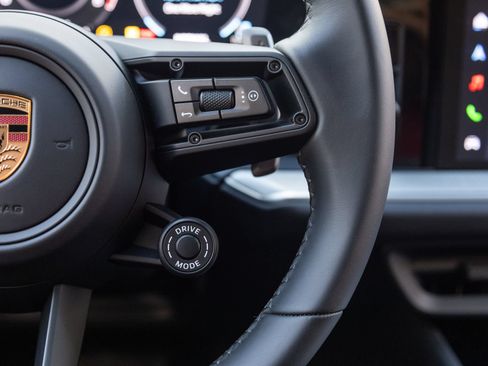 Certified 2026 Porsche Cayenne AWD/4WD image 16