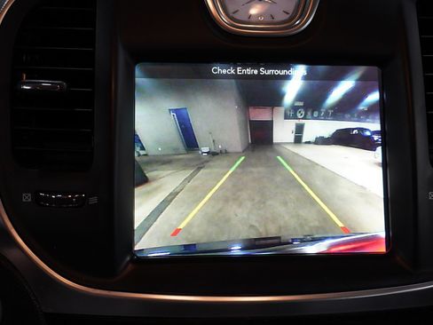 Used 2017 Chrysler 300 C RWD image 29