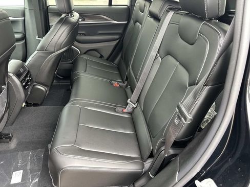 New 2026 Jeep Grand Cherokee Limited AWD/4WD image 9